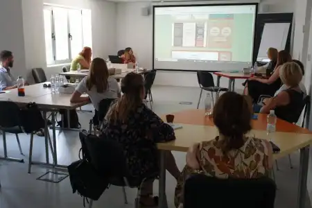 Održana edukacija za socijalne radnike "Digitalne kompetencije i digitalni alati- mogućnosti i izazovi u socijalnom radu"