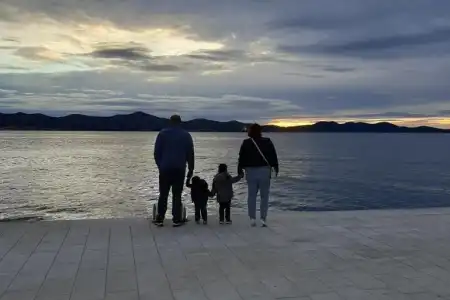 CZSS Zadar, uz suradnju CZSS Benkovac i CZSS Biograd na Moru, predložio je i provodi niz aktivnosti za unaprjeđenje i promociju udomiteljstva na području Zadarske županije