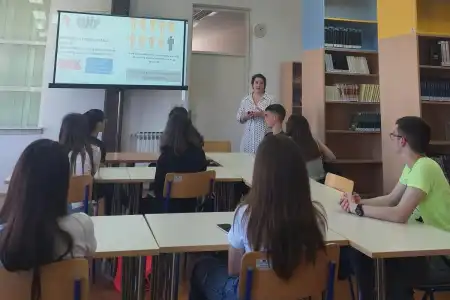 Održana edukacija "Digitalni otisak i elektroničko nasilje" za učenike SŠ Kneza Branimira u Benkovcu