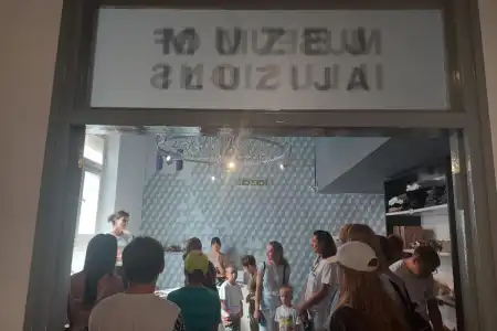 Posjet Muzeju iluzija za izbjeglice iz Ukrajine