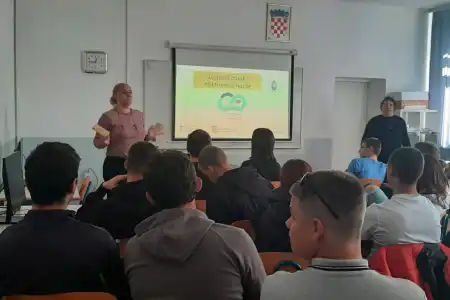 Održane edukacije o e-nasilju za srednjoškolce u Gračacu