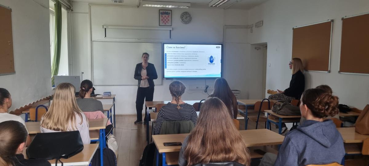 Održana edukacija "Biti volonter" u Gimnaziji Franje Petrića