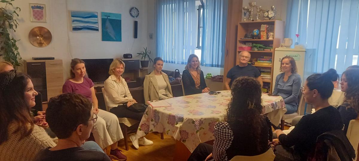 Održana edukacija  "Biti volonter" za volontere uključene u program pružanja pomoći u učenju
