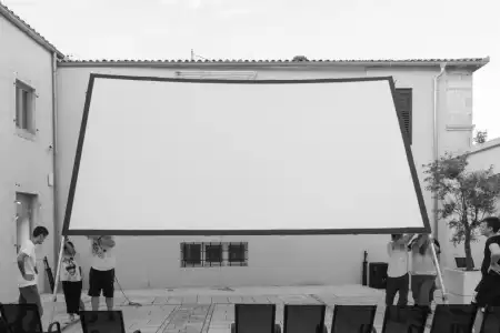 Pomoćnik u ljetnom kinu "Kino Zona"