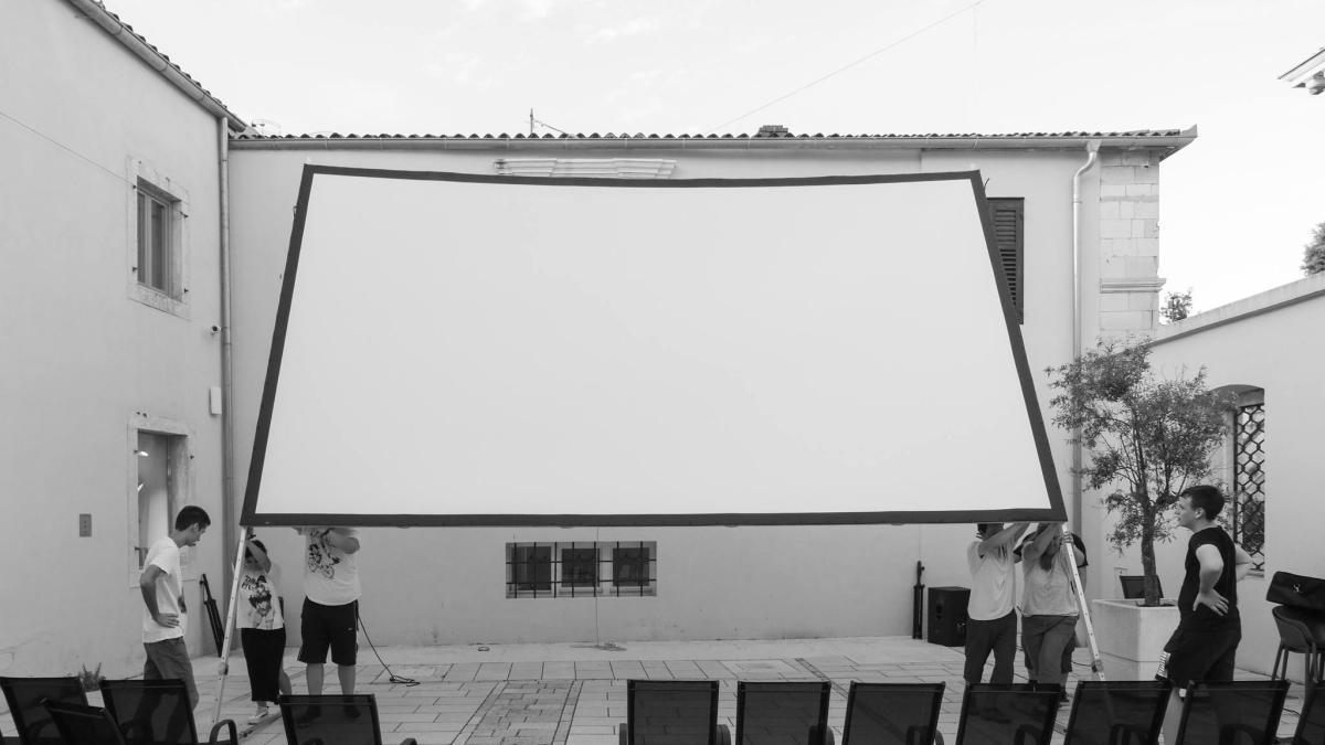 Pomoćnik u ljetnom kinu "Kino Zona"