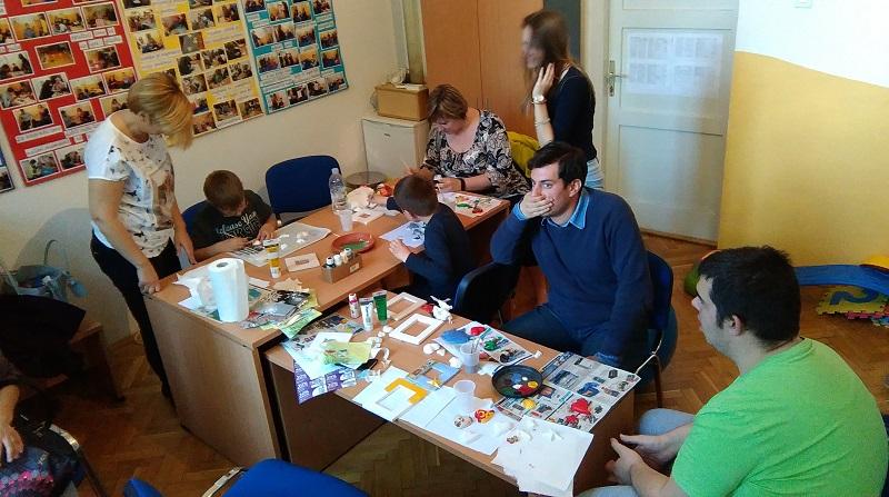 Održana kreativna radionica u Udruzi za autizam Zadar