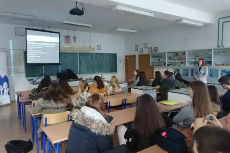 Održane radionice 'Biti volonter' u osnovnoj i srednjoj školi u Biogradu na moru