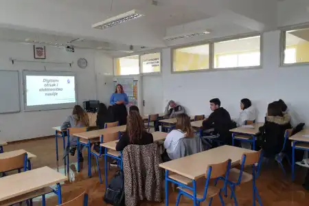 Volonterski centar Zadar održao predavanja za maturante "Digitalni otisak i elektroničko nasilje"